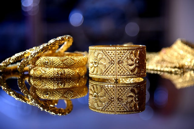 From Birthdays to Anniversaries: 6 Steps to Finding the Right Gift for Her